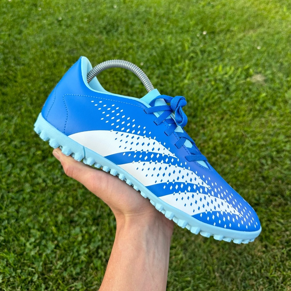 Soccer Adidas Predator Accuracy.4 TF Mens Futsal shoes IN Size 9 brand new